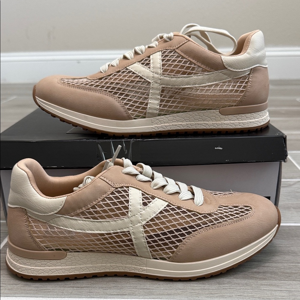 DV Dolce Vita Women's Joque Retro Lace-Up Tan and Cream Sneakers size 9